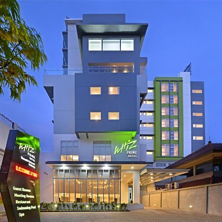 Whiz Prime Hotel Basuki Rahmat מאלאנג מראה חיצוני תמונה