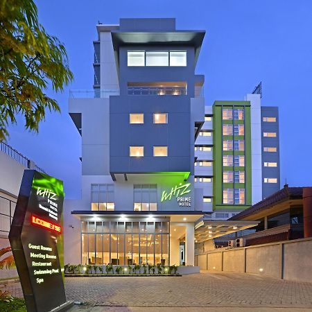 Whiz Prime Hotel Basuki Rahmat מאלאנג מראה חיצוני תמונה