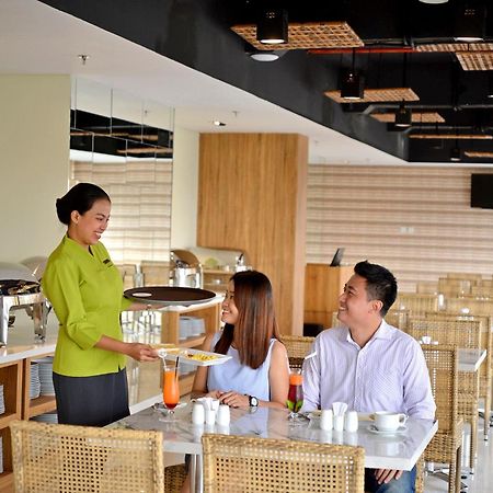 Whiz Prime Hotel Basuki Rahmat מאלאנג מראה חיצוני תמונה