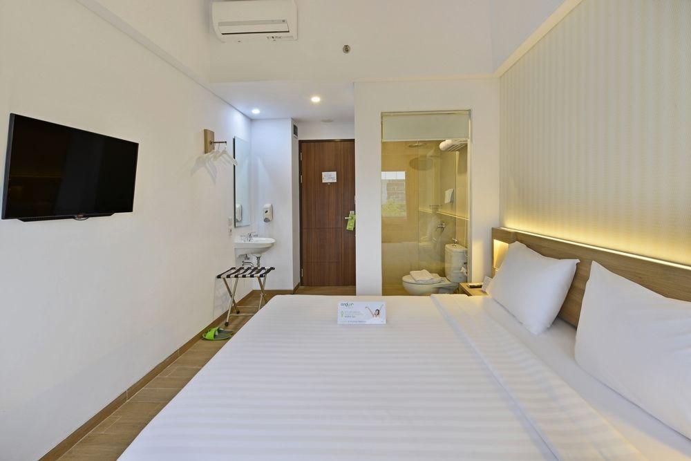 Whiz Prime Hotel Basuki Rahmat מאלאנג מראה חיצוני תמונה