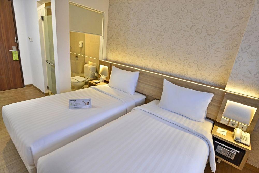 Whiz Prime Hotel Basuki Rahmat מאלאנג מראה חיצוני תמונה