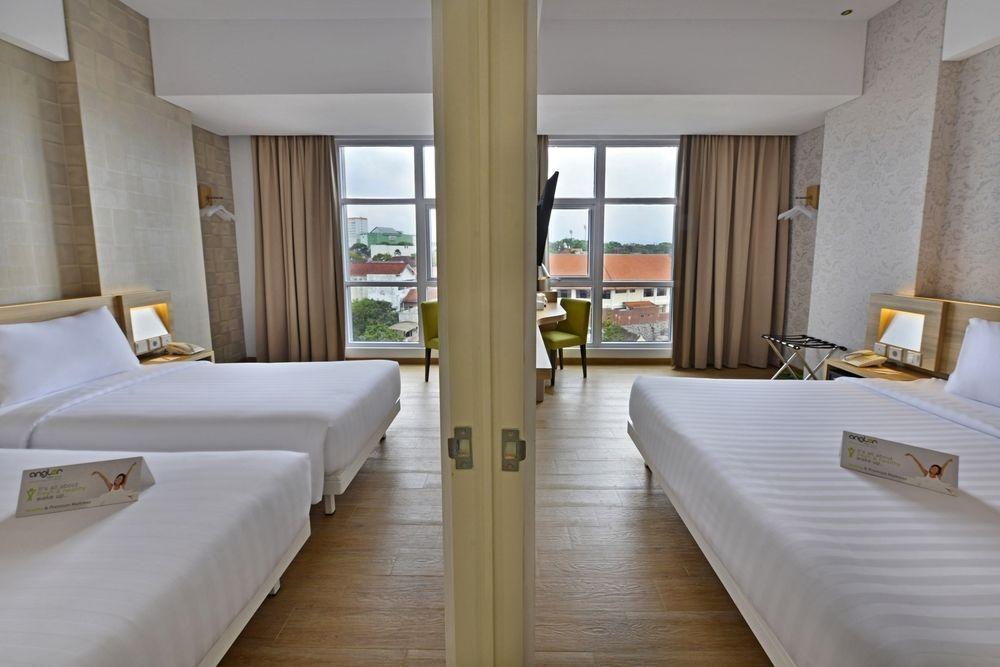 Whiz Prime Hotel Basuki Rahmat מאלאנג מראה חיצוני תמונה