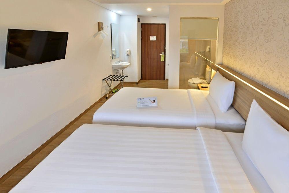 Whiz Prime Hotel Basuki Rahmat מאלאנג מראה חיצוני תמונה