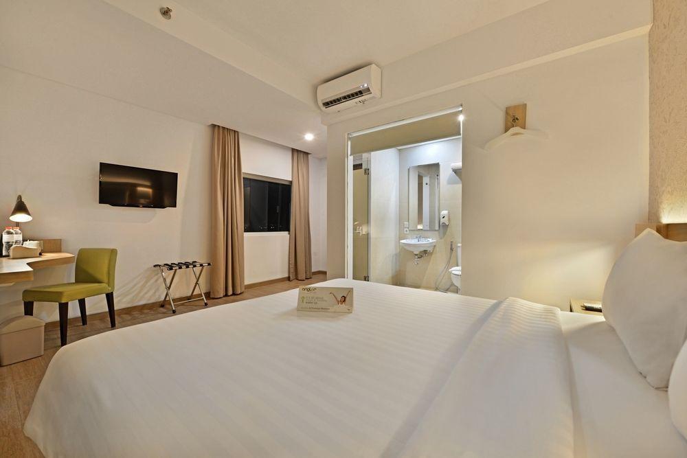 Whiz Prime Hotel Basuki Rahmat מאלאנג מראה חיצוני תמונה