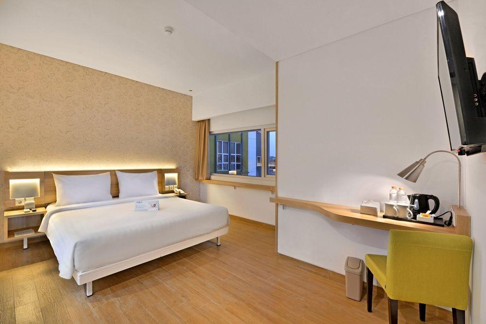 Whiz Prime Hotel Basuki Rahmat מאלאנג מראה חיצוני תמונה