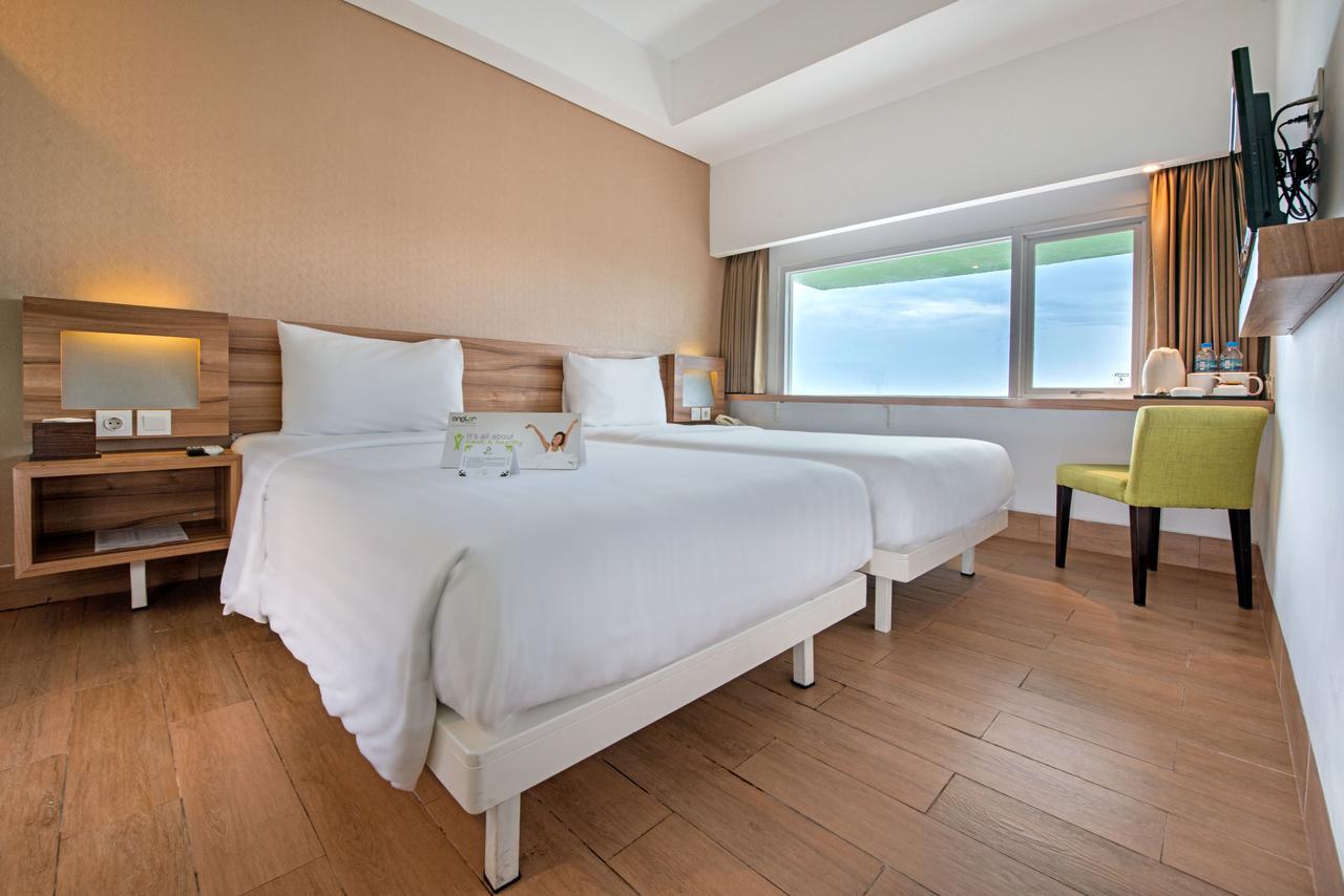Whiz Prime Hotel Basuki Rahmat מאלאנג מראה חיצוני תמונה