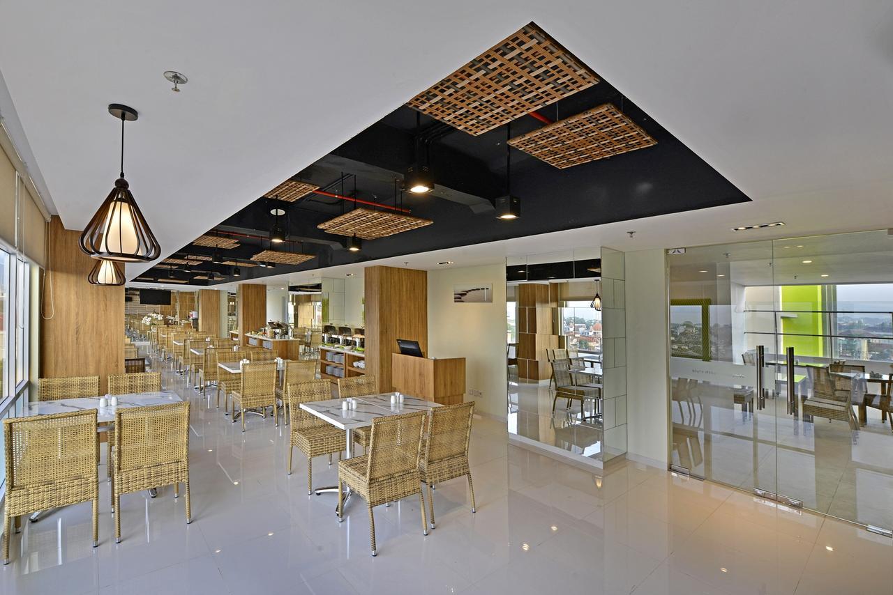 Whiz Prime Hotel Basuki Rahmat מאלאנג מראה חיצוני תמונה