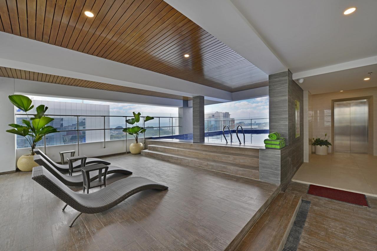 Whiz Prime Hotel Basuki Rahmat מאלאנג מראה חיצוני תמונה