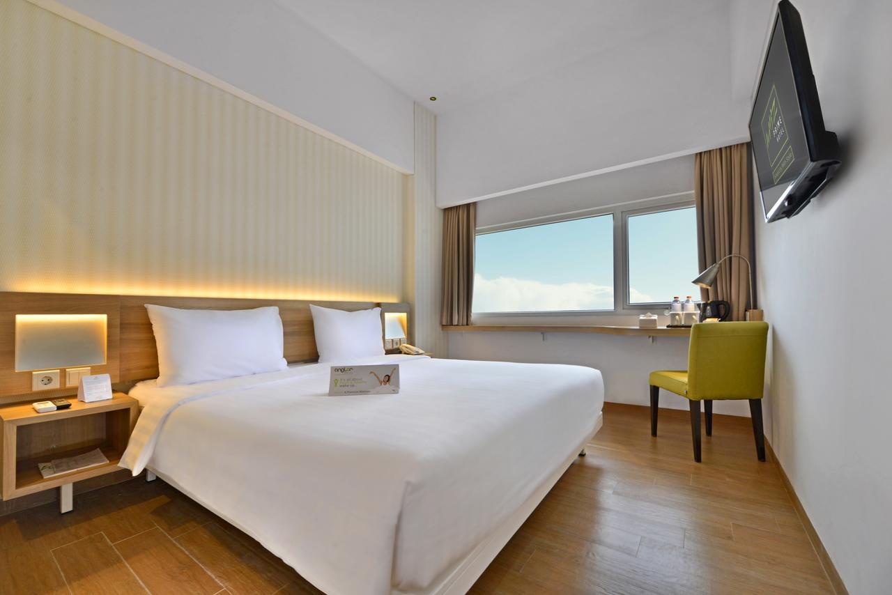 Whiz Prime Hotel Basuki Rahmat מאלאנג מראה חיצוני תמונה