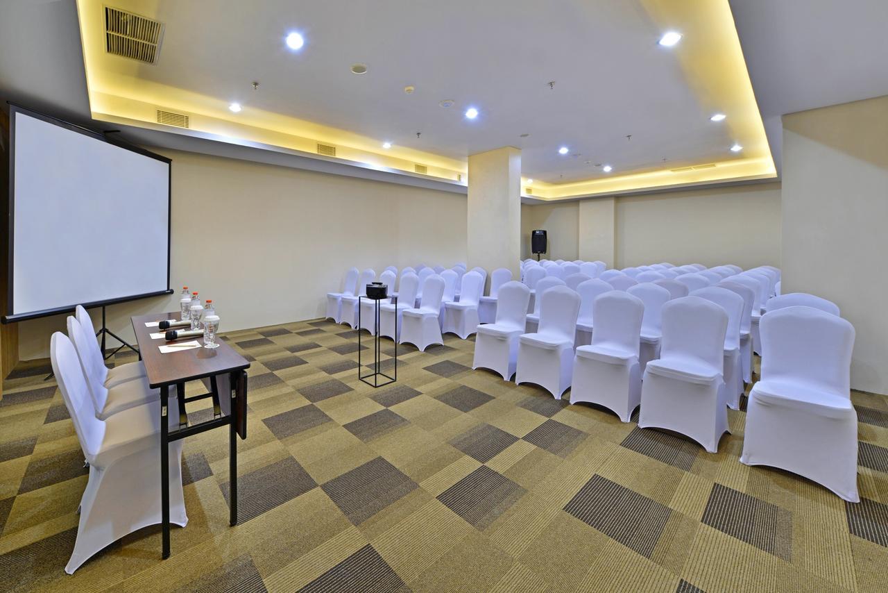 Whiz Prime Hotel Basuki Rahmat מאלאנג מראה חיצוני תמונה