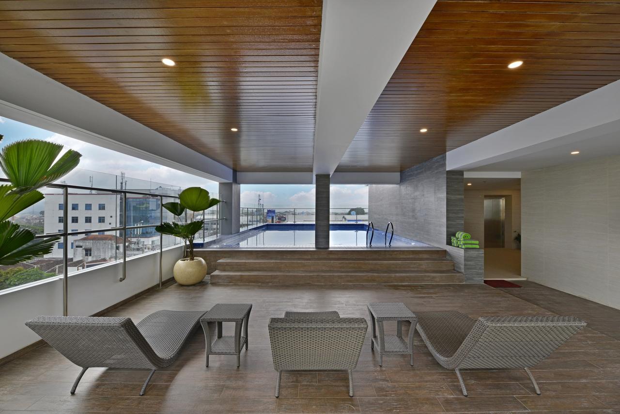 Whiz Prime Hotel Basuki Rahmat מאלאנג מראה חיצוני תמונה