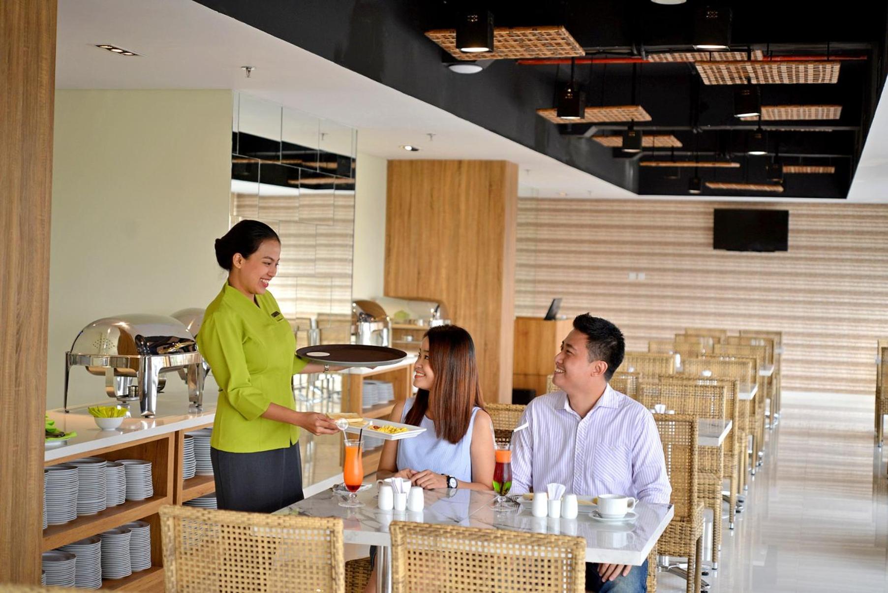 Whiz Prime Hotel Basuki Rahmat מאלאנג מראה חיצוני תמונה