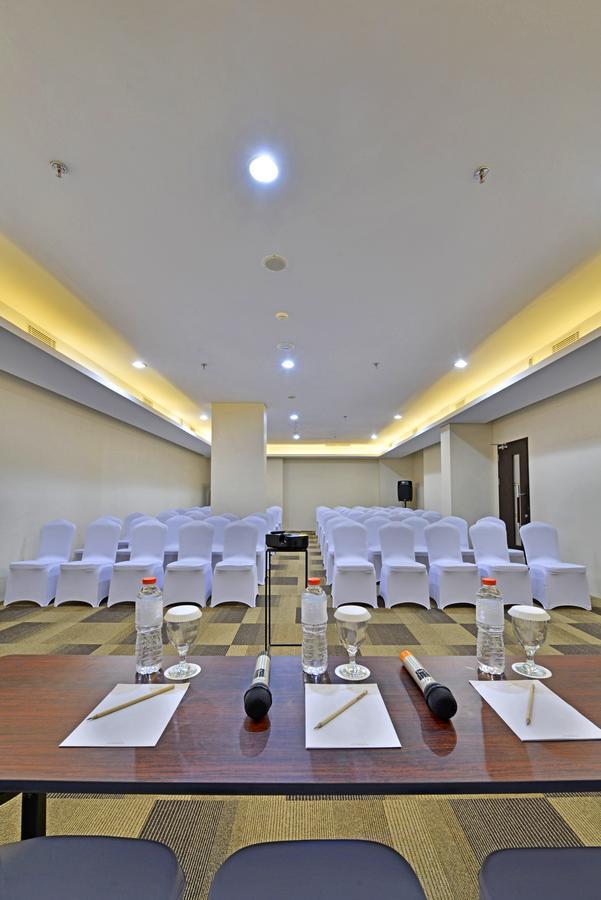 Whiz Prime Hotel Basuki Rahmat מאלאנג מראה חיצוני תמונה