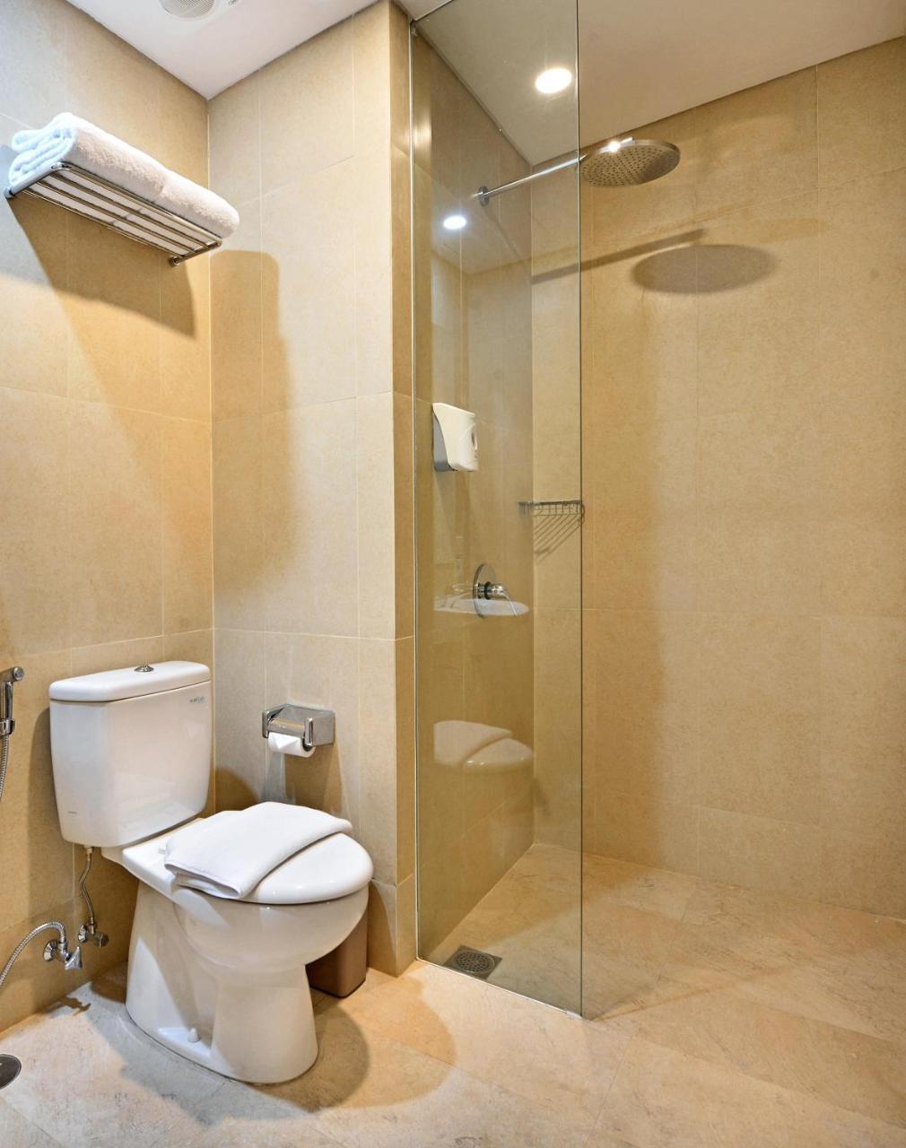 Whiz Prime Hotel Basuki Rahmat מאלאנג מראה חיצוני תמונה