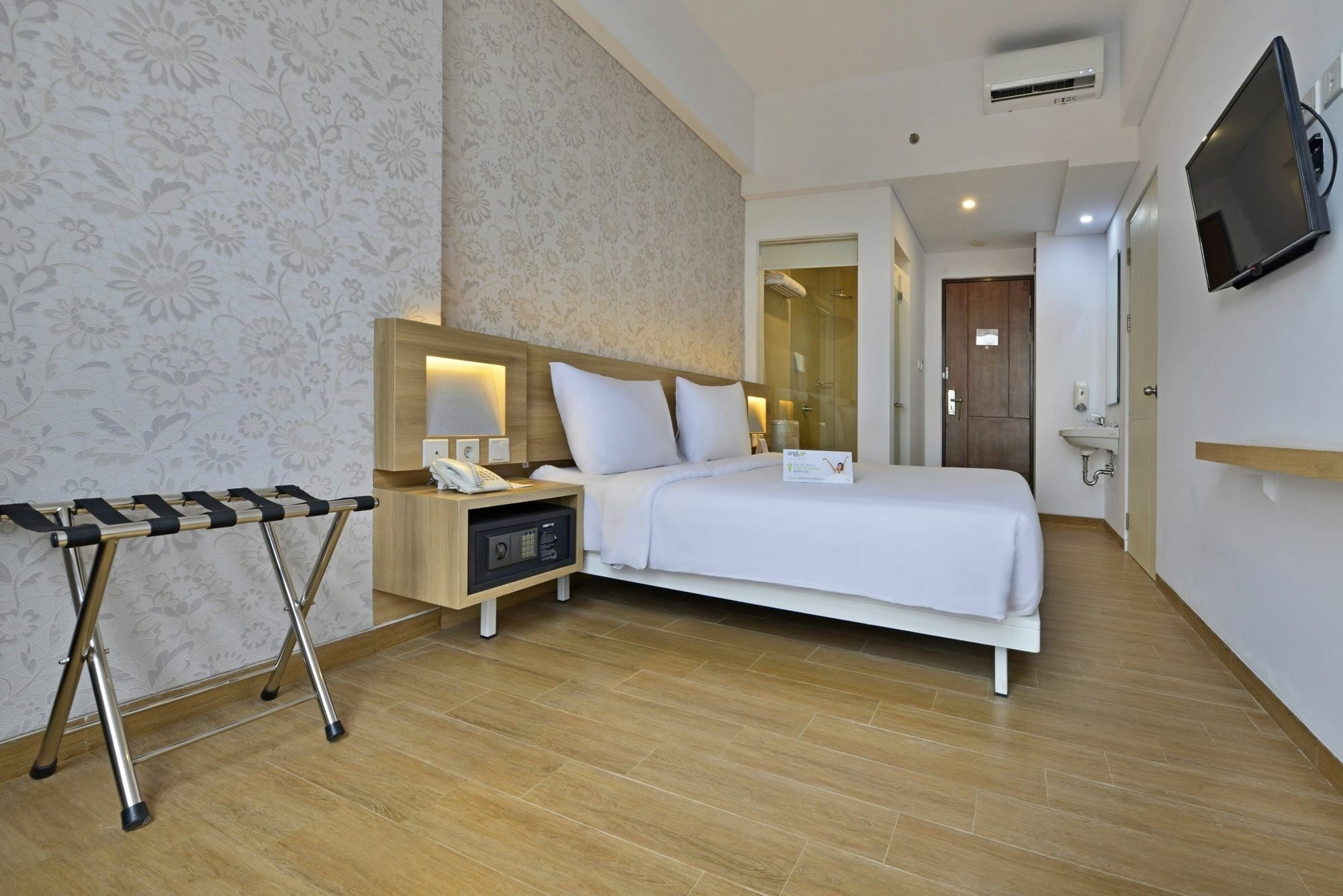 Whiz Prime Hotel Basuki Rahmat מאלאנג מראה חיצוני תמונה