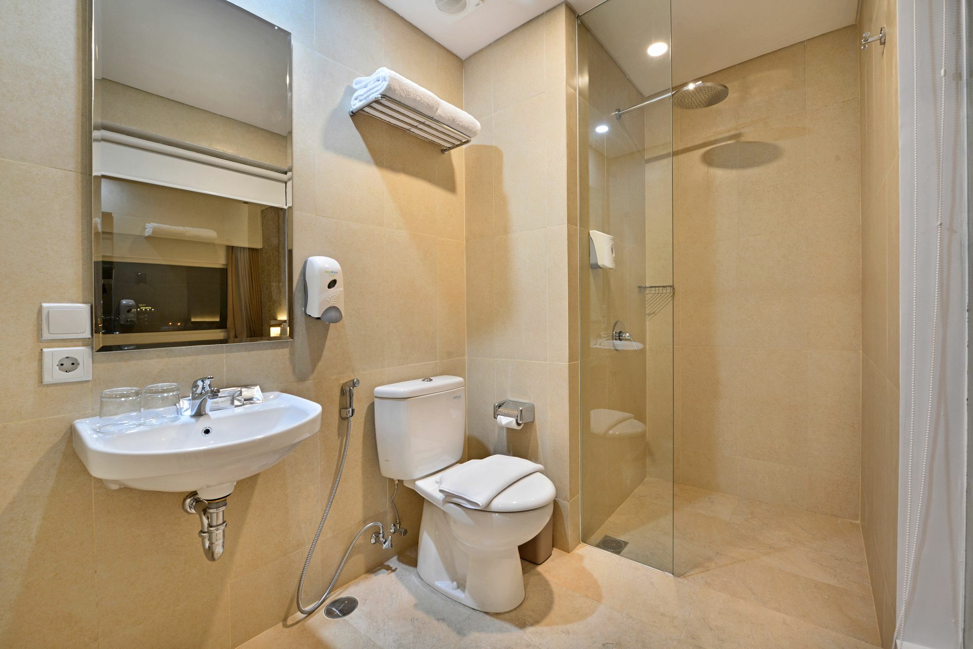 Whiz Prime Hotel Basuki Rahmat מאלאנג מראה חיצוני תמונה